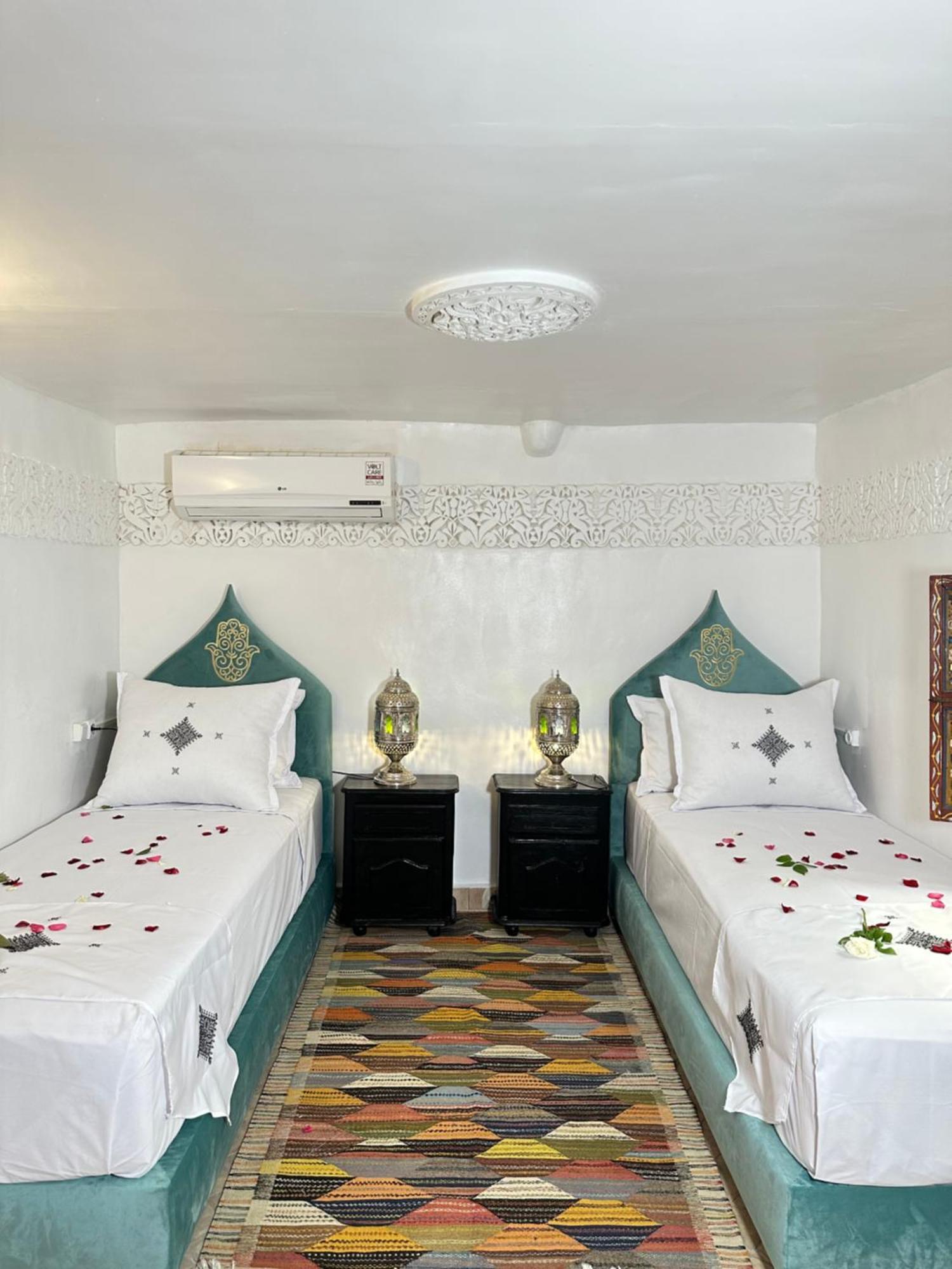 Bed and breakfast Dar Khmissa Fès Extérieur photo