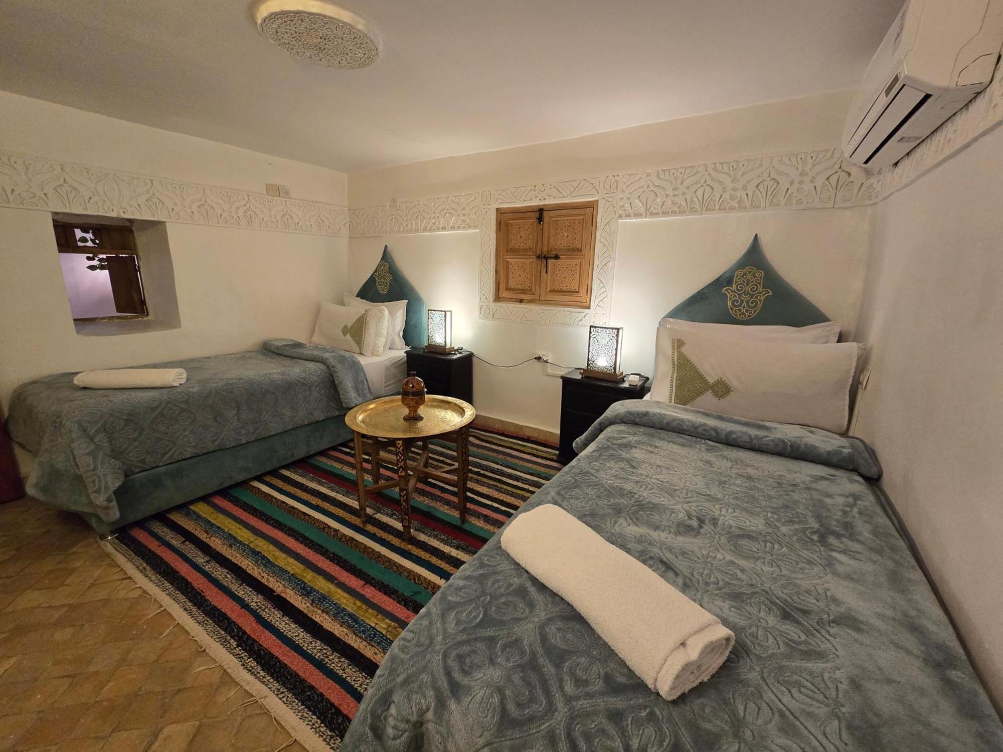 Bed and breakfast Dar Khmissa Fès Extérieur photo
